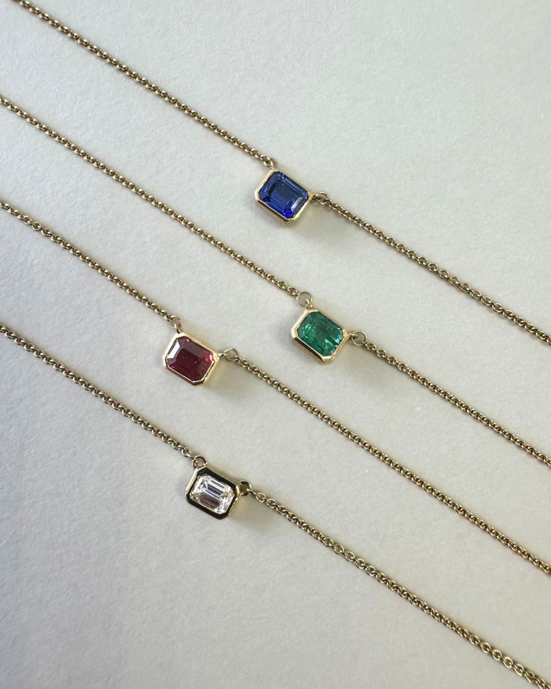 18ct yellow gold necklace with emerald cut sapphire set horizontally in bezel