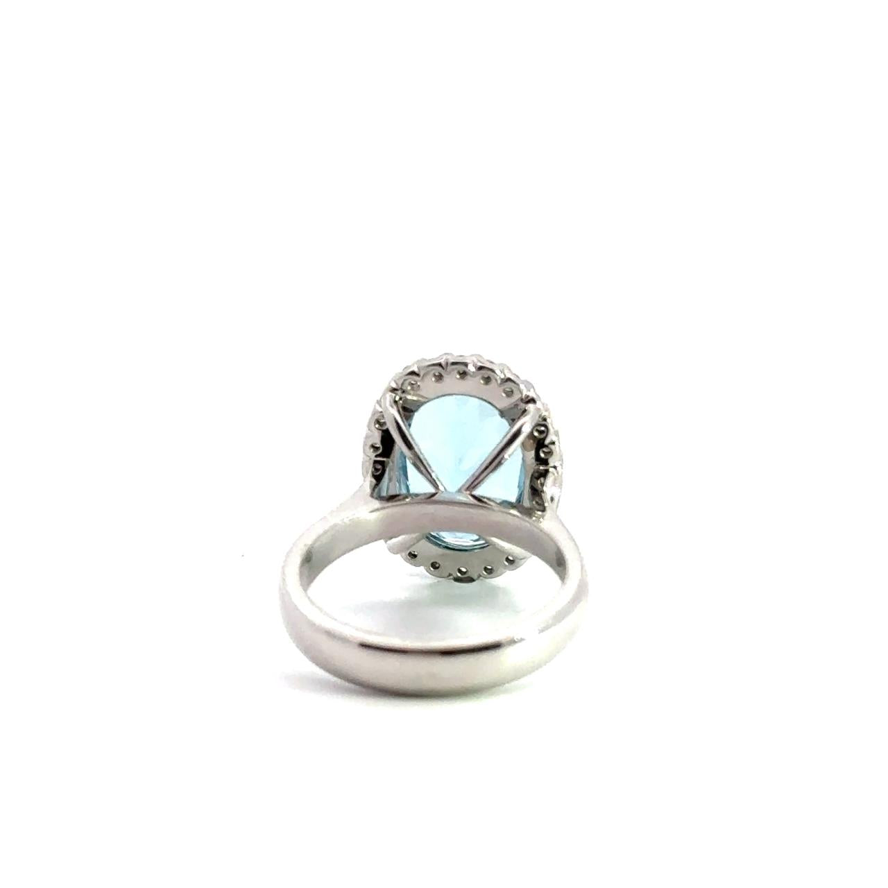 18ct white gold aquamarine and diamond halo ring featuring a 5.38ct oval aquamarine with 24 round brilliant cut diamonds, size N (resizeable).
