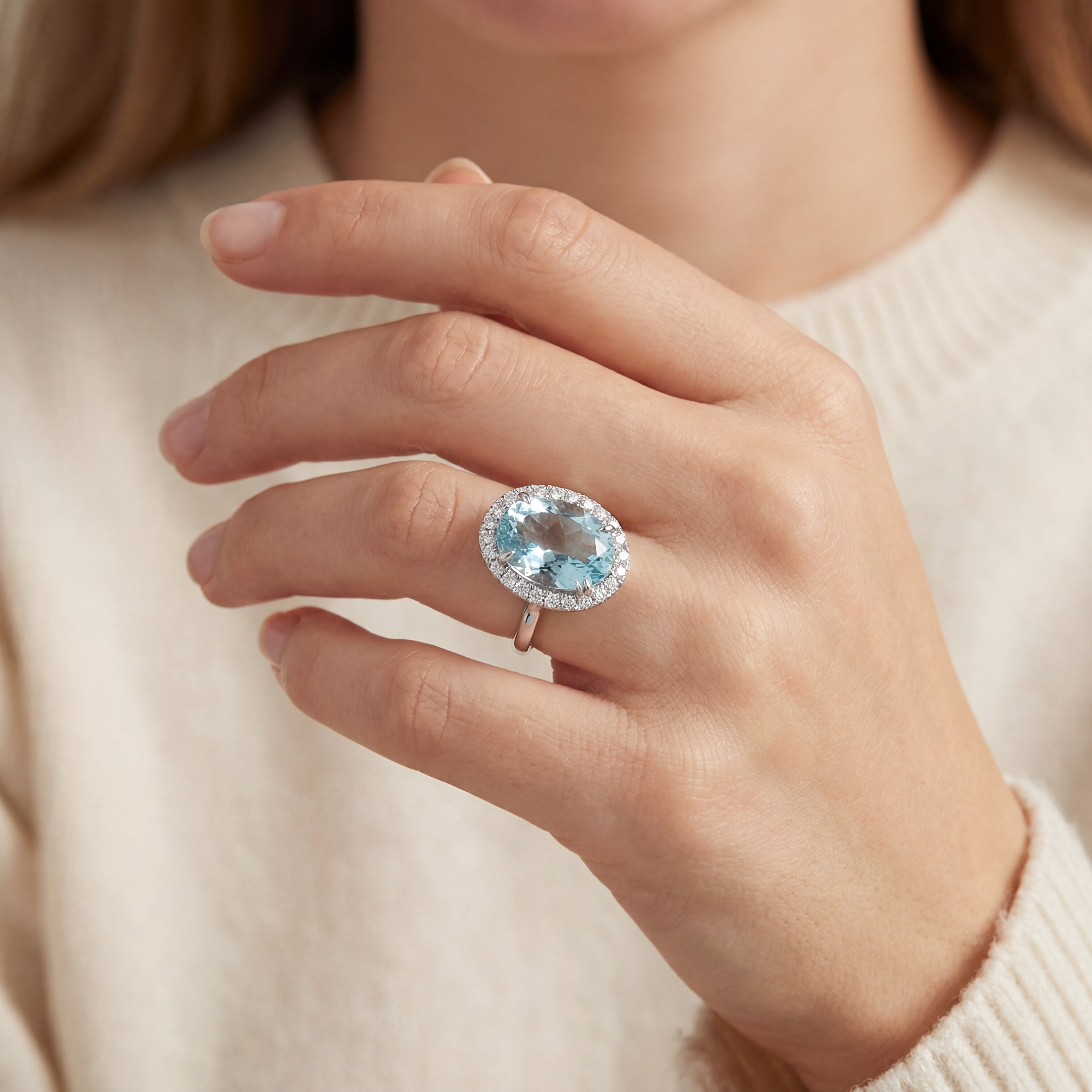18ct white gold aquamarine and diamond halo ring featuring a 5.38ct oval aquamarine with 24 round brilliant cut diamonds, size N (resizeable).