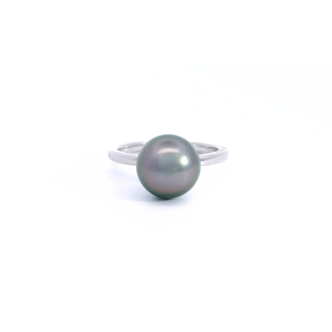 Autore 18ct white gold ring with a 10mm near-round green Tahitian pearl in a classic cup setting.