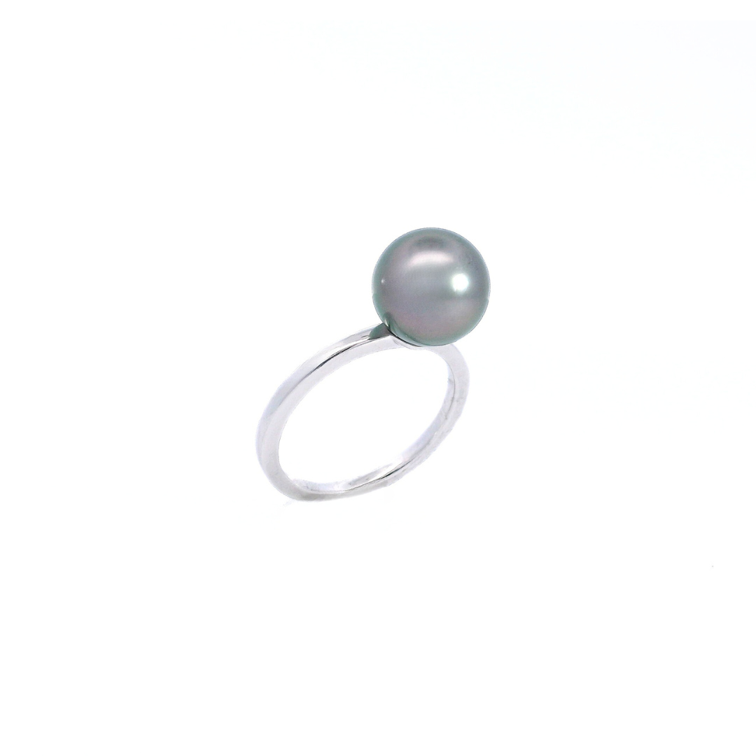 Autore 18ct white gold ring with a 10mm near-round green Tahitian pearl in a classic cup setting.