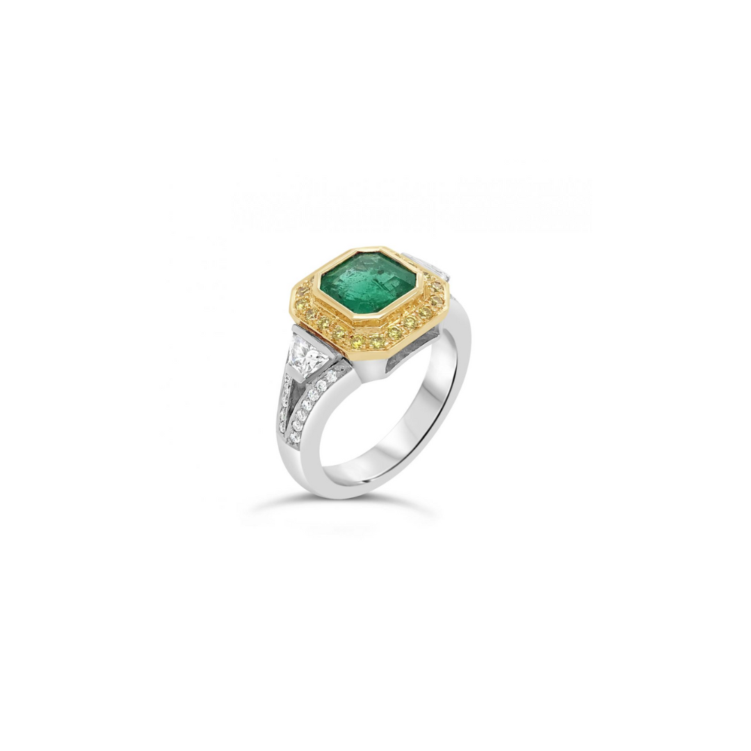 18ct ring featuring a 1.40ct square emerald-cut emerald with trapezoid side diamonds and a halo of yellow and white round brilliant cut diamonds.