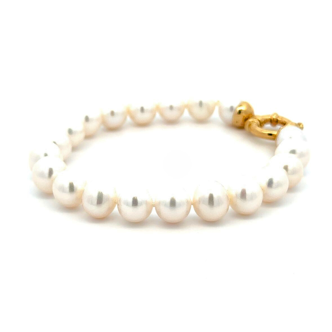 Bracelet featuring twenty 9–10mm freshwater pearls with a 9ct yellow gold euro bolt clasp.