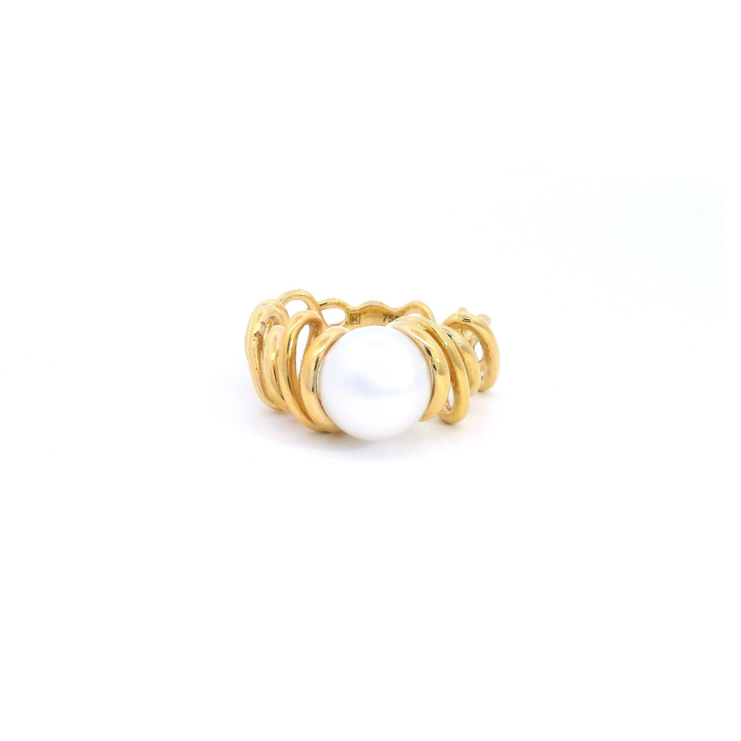 18ct yellow gold Kailis Luminesse Motion Light ring with Australian South Sea pearl.