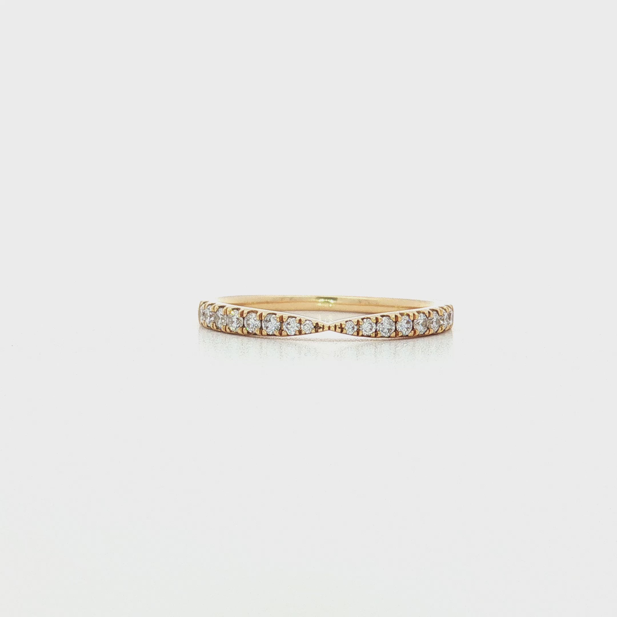 Tapered diamond band in yellow gold