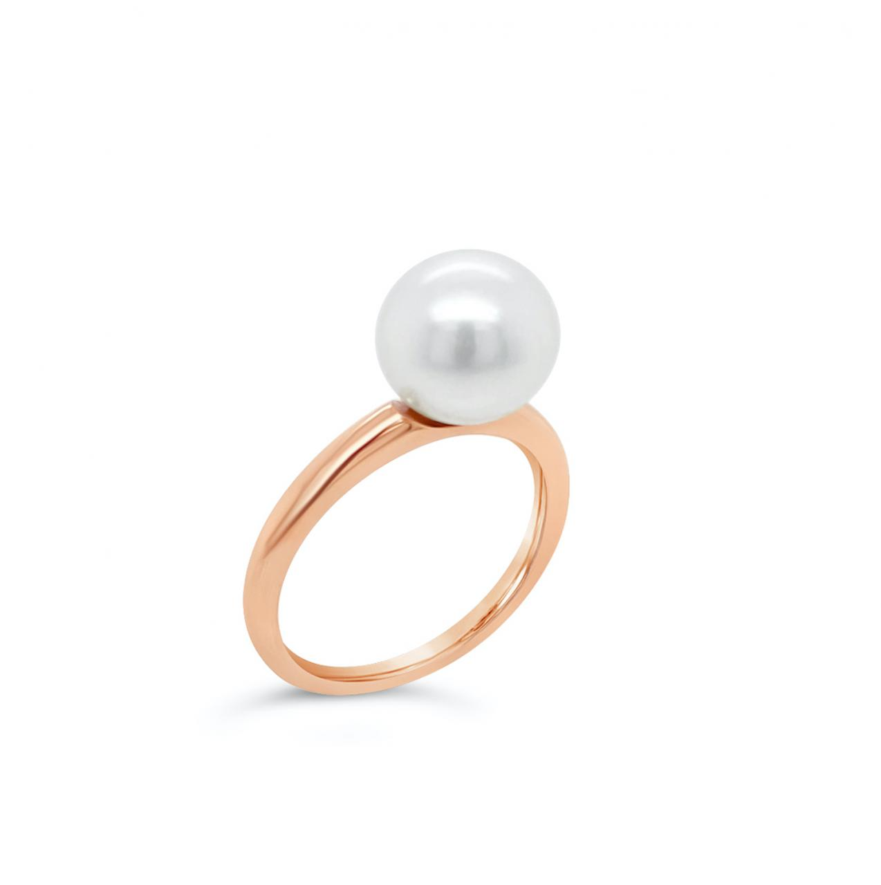 18ct rose gold ring with a 9.6mm South Sea pearl.