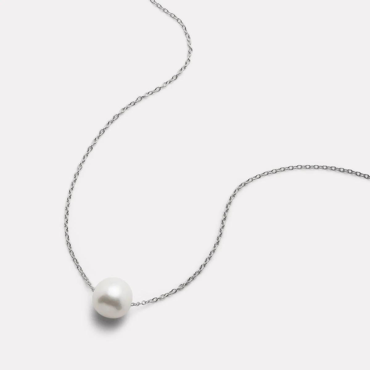 Sterling silver necklet with large freshwater pearl on fine chain
