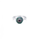 18ct white gold ring featuring an 8mm Tahitian pearl with rich natural lustre.