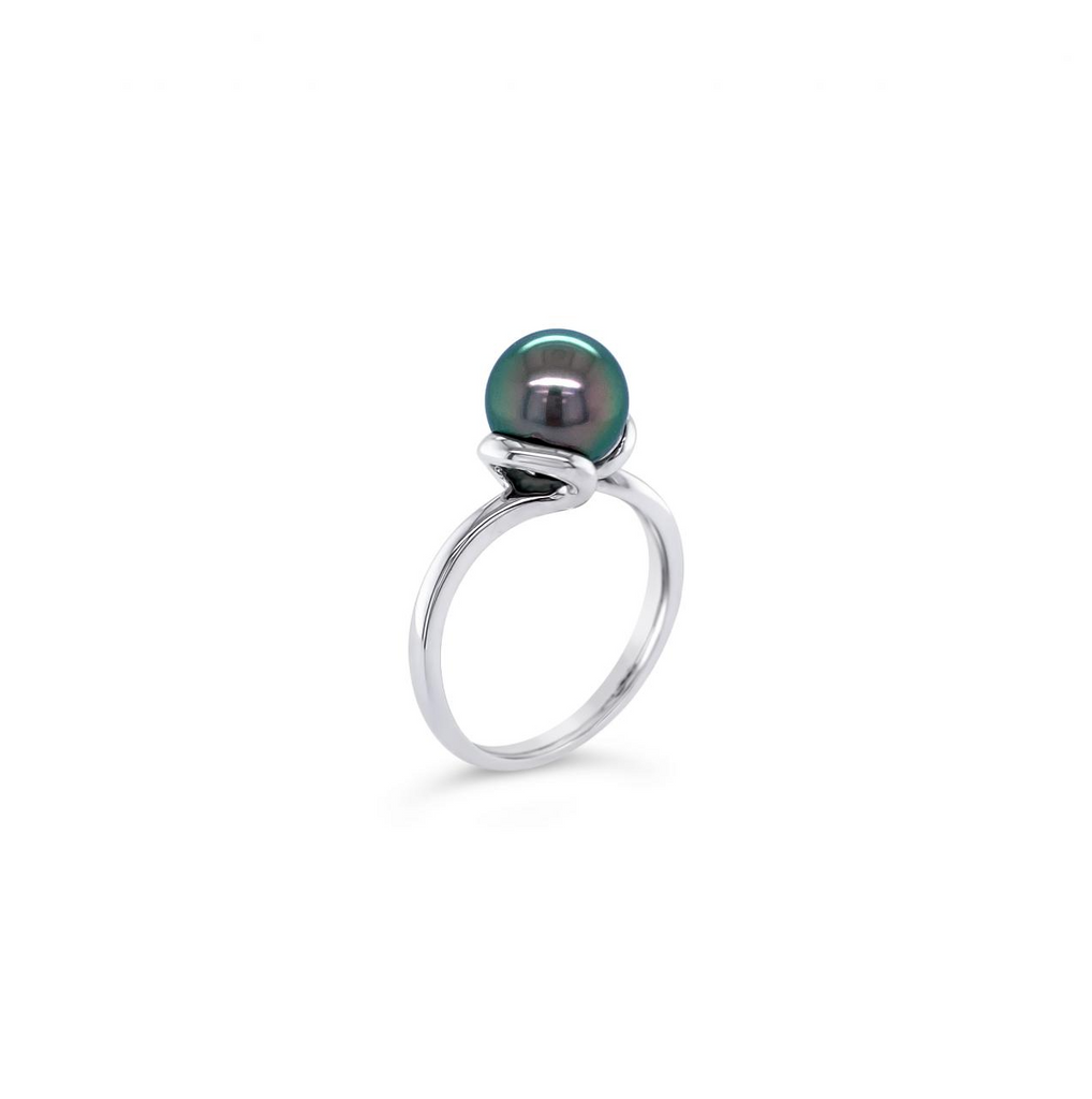 18ct white gold ring featuring an 8mm Tahitian pearl with rich natural lustre.