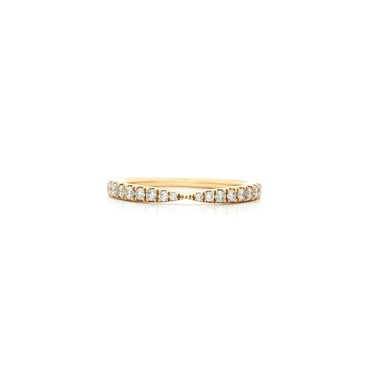 Tapered diamond band in yellow gold