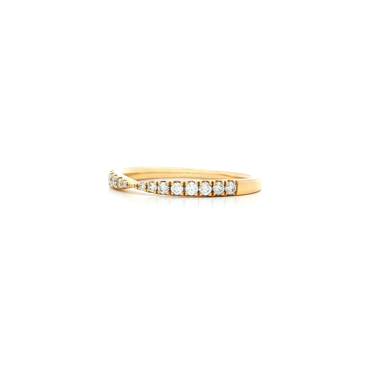 Tapered diamond band in yellow gold