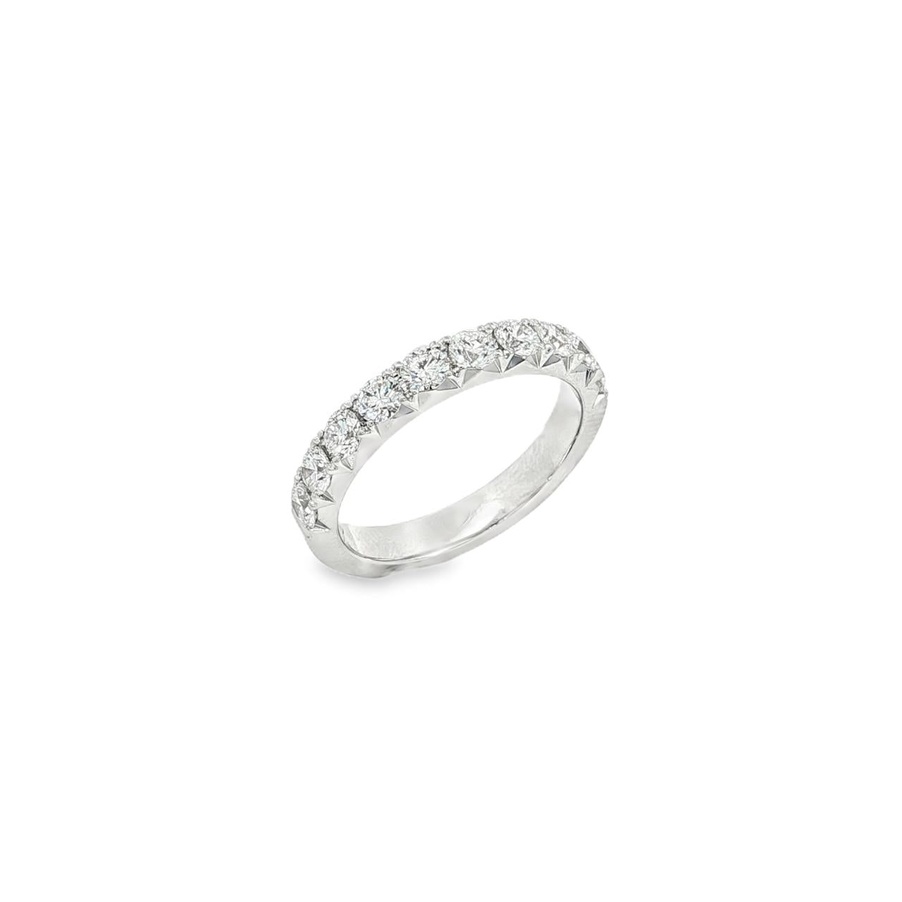 18ct white gold diamond fishtail row ring with round brilliant cut diamonds.