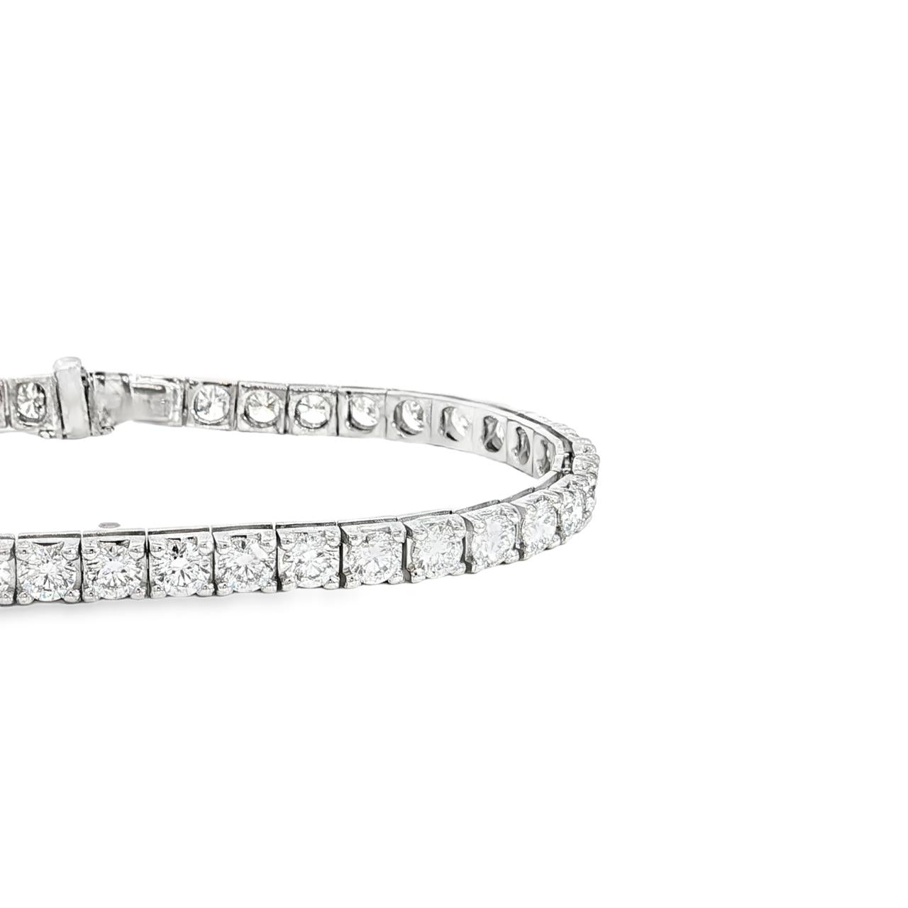 18ct white gold diamond tennis bracelet with round brilliant cut diamonds in four-claw settings.