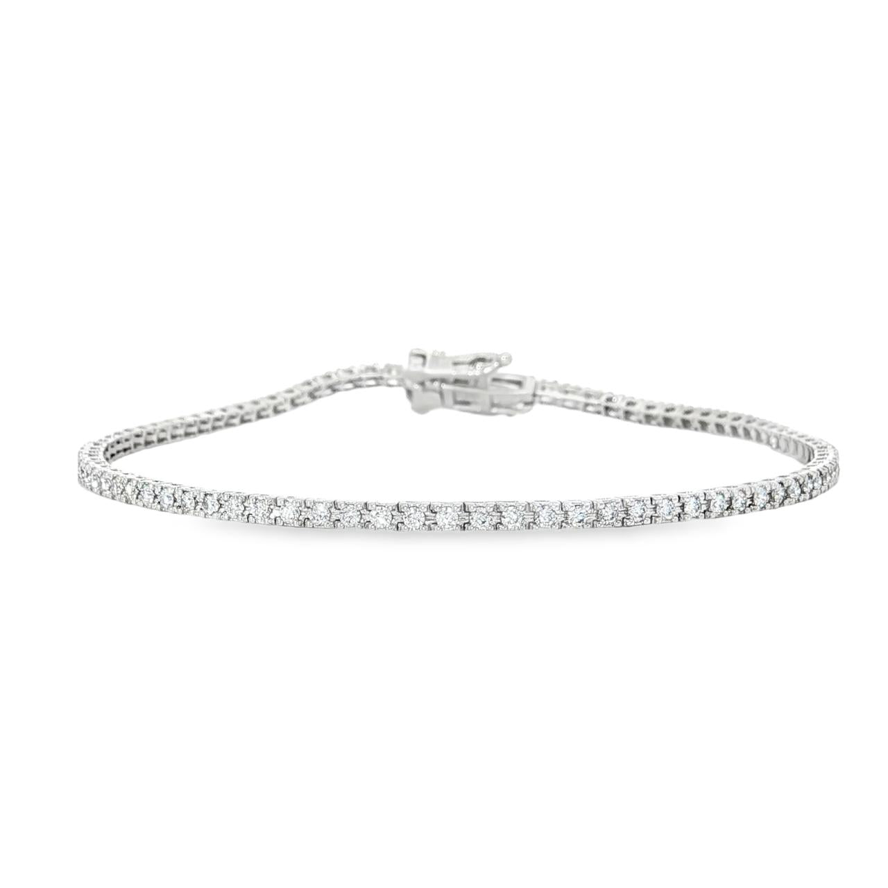 18ct white gold diamond tennis bracelet with round brilliant cut diamonds in four-claw settings.