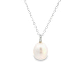 18ct white gold pendant with graduating diamonds and an 11mm South Sea pearl.