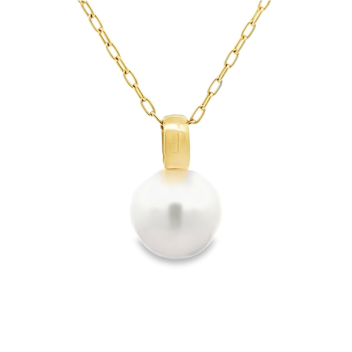 9ct yellow gold pendant with 11mm Broome South Sea pearl and fixed oval runner.