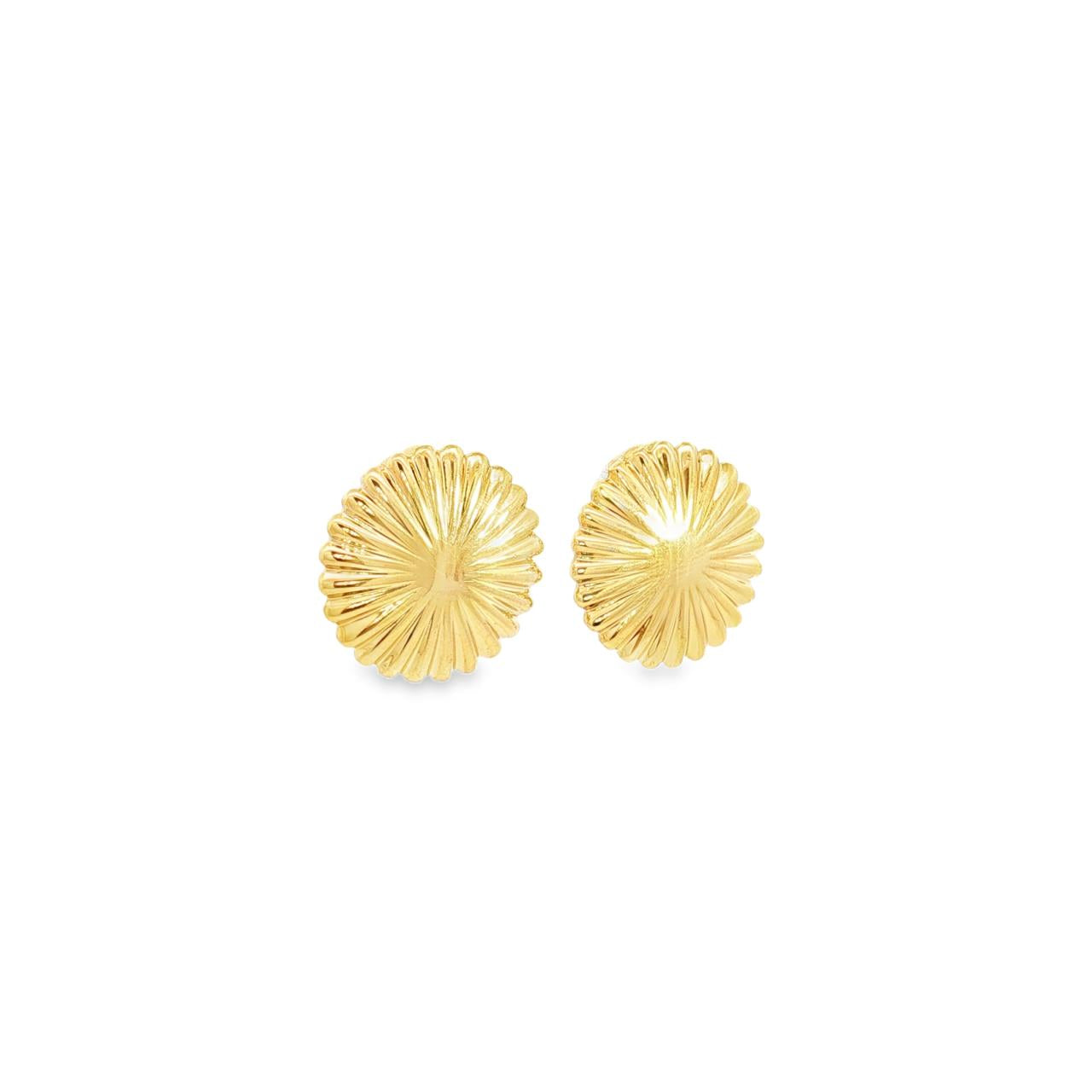 9ct yellow gold scalloped daisy sunburst stud earrings with ridged detailing.