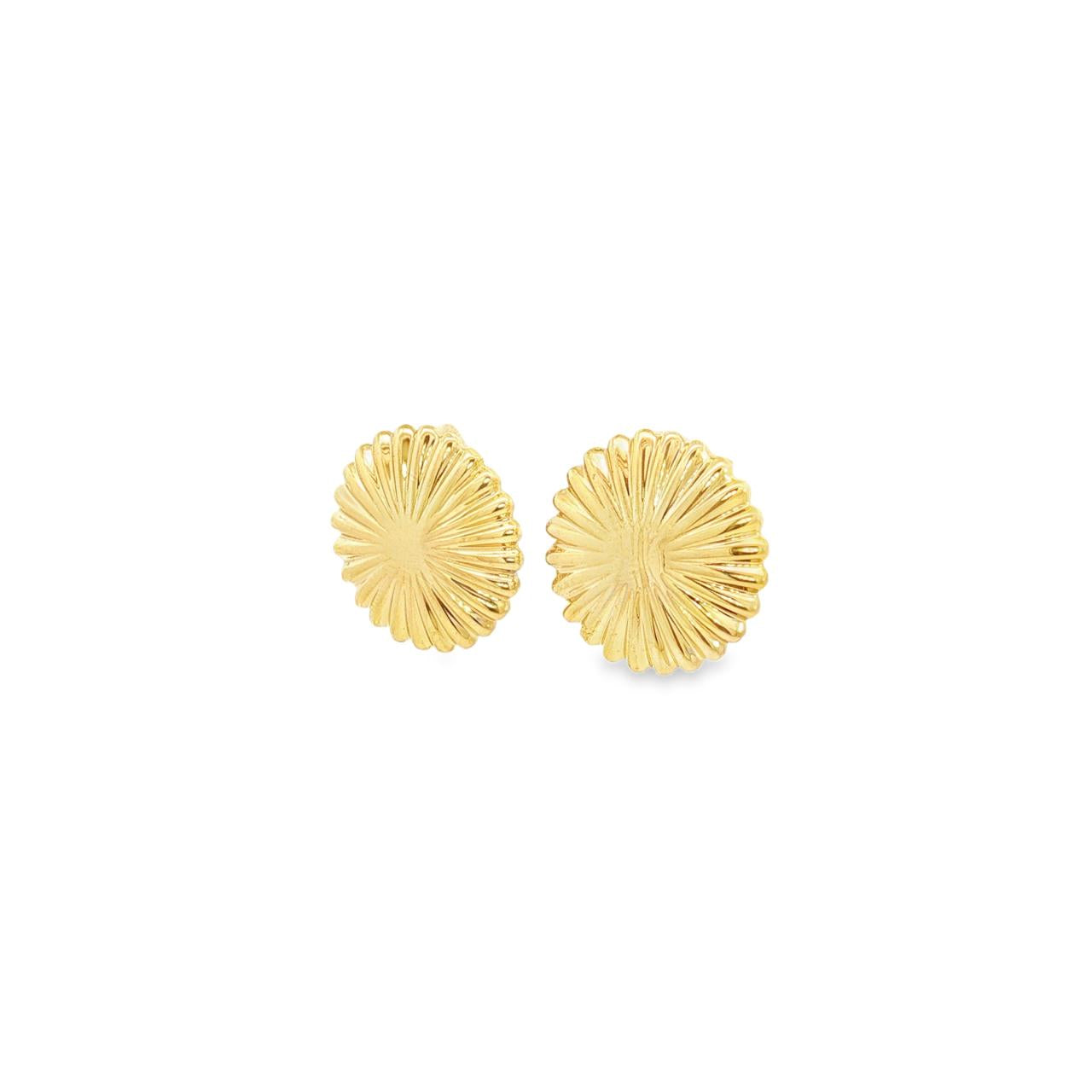 9ct yellow gold scalloped daisy sunburst stud earrings with ridged detailing.