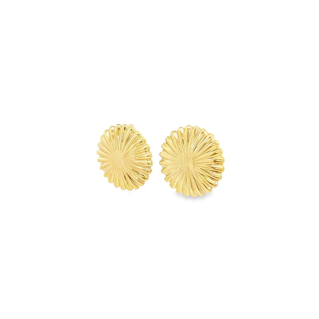 9ct yellow gold scalloped daisy sunburst stud earrings with ridged detailing.