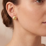 9ct yellow gold scalloped daisy sunburst stud earrings with ridged detailing.