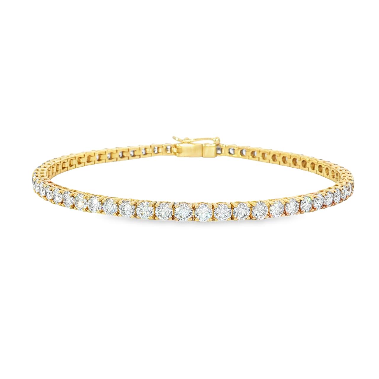18ct yellow gold diamond tennis bracelet with round brilliant cut diamonds in four-claw settings.