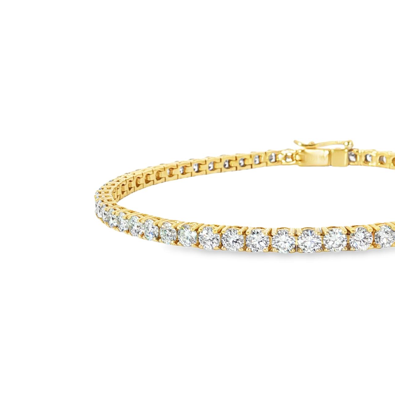 18ct yellow gold diamond tennis bracelet with round brilliant cut diamonds in four-claw settings.
