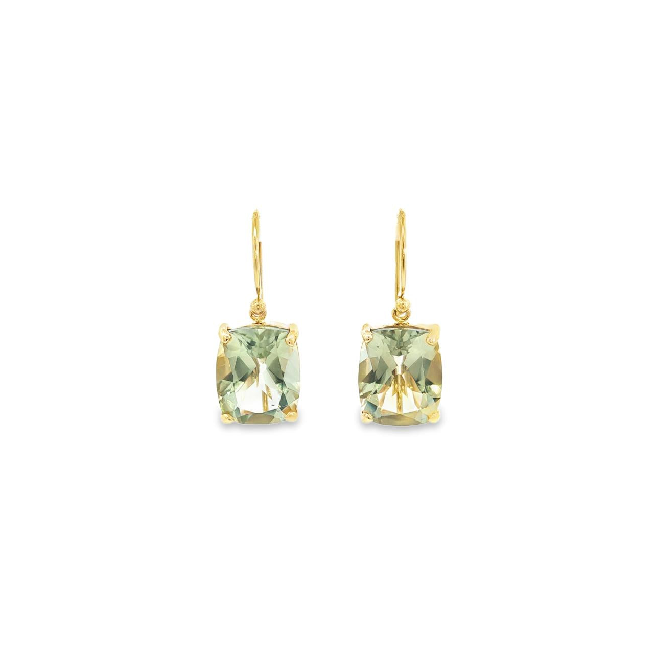 9ct yellow gold cushion-cut green quartz drop earrings with four-claw settings.