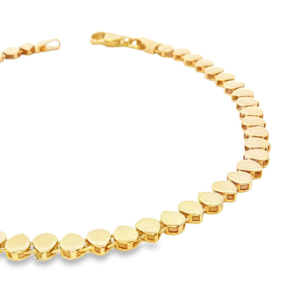 9ct yellow gold flexi bracelet with interwoven wave design and alternating teardrop elements.