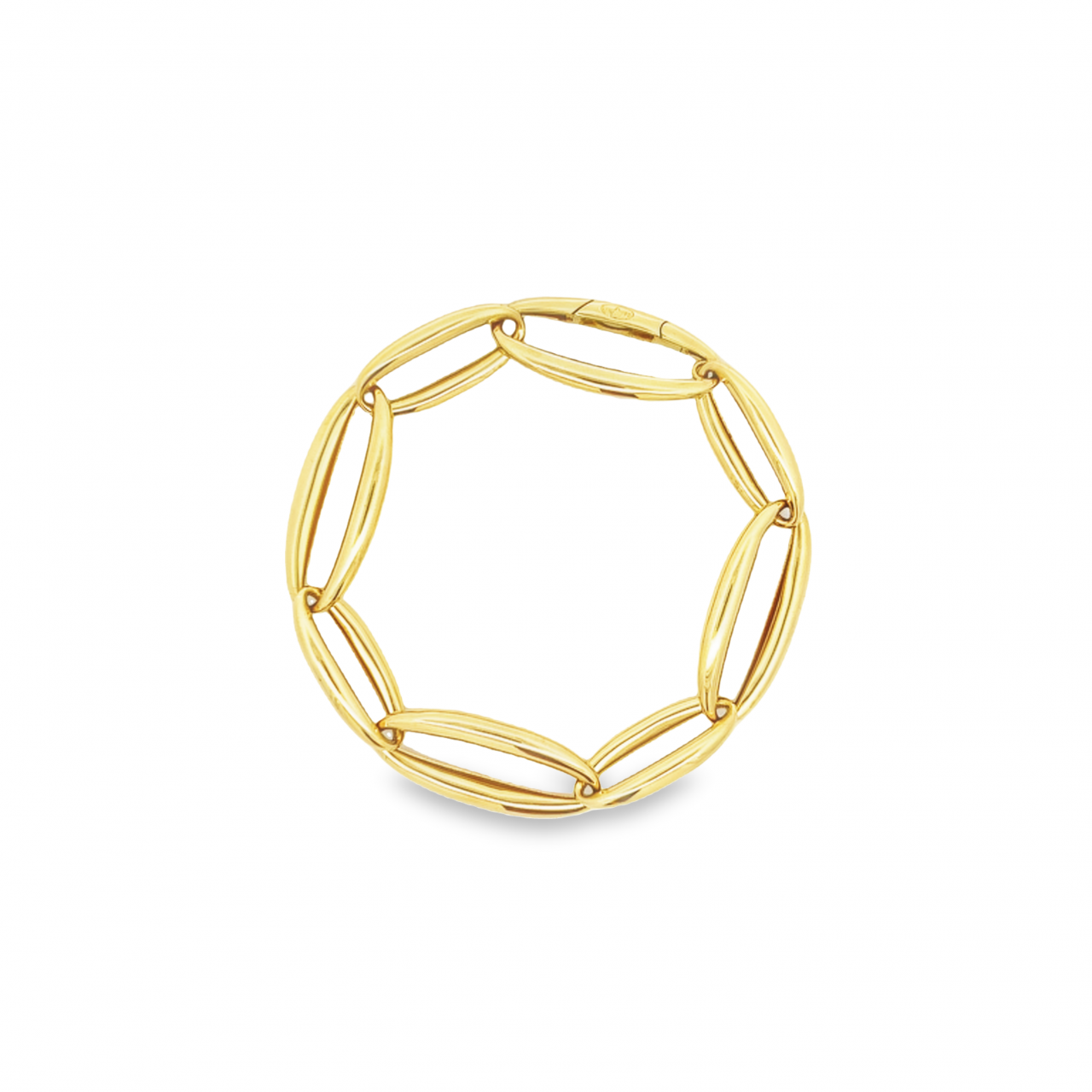 18ct yellow gold bracelet featuring large 13.2 x 30mm polished oval links.