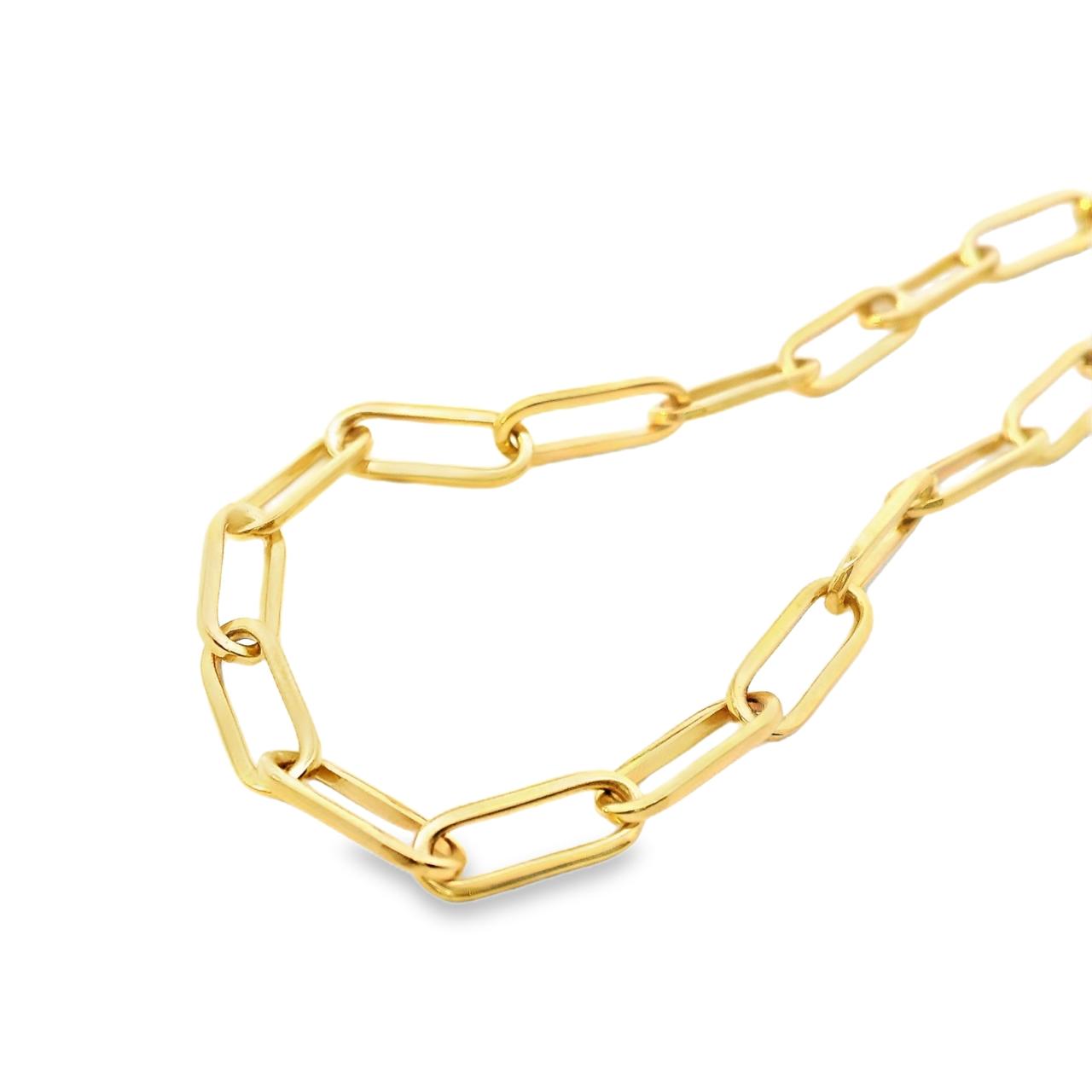 9ct yellow gold bracelet featuring 11 x 4.5mm oblong oval paperclip links and a fancy clasp with a polished finish.