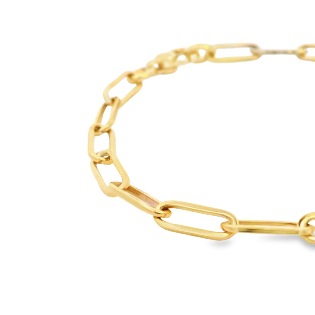 9ct yellow gold bracelet featuring 11 x 4.5mm oblong oval paperclip links and a fancy clasp with a polished finish.