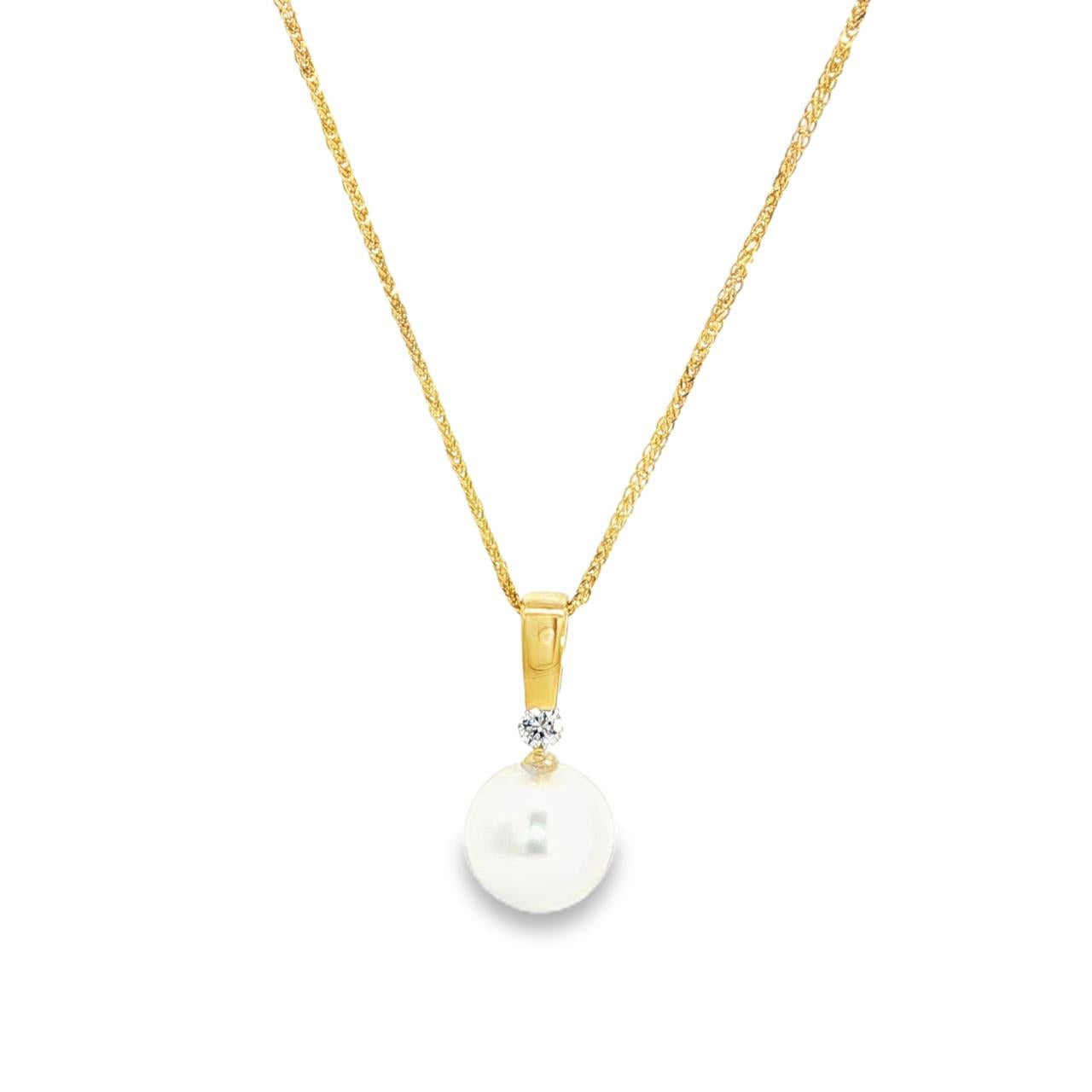 18ct yellow gold pendant with 9mm South Sea pearl and diamond accent at the top.