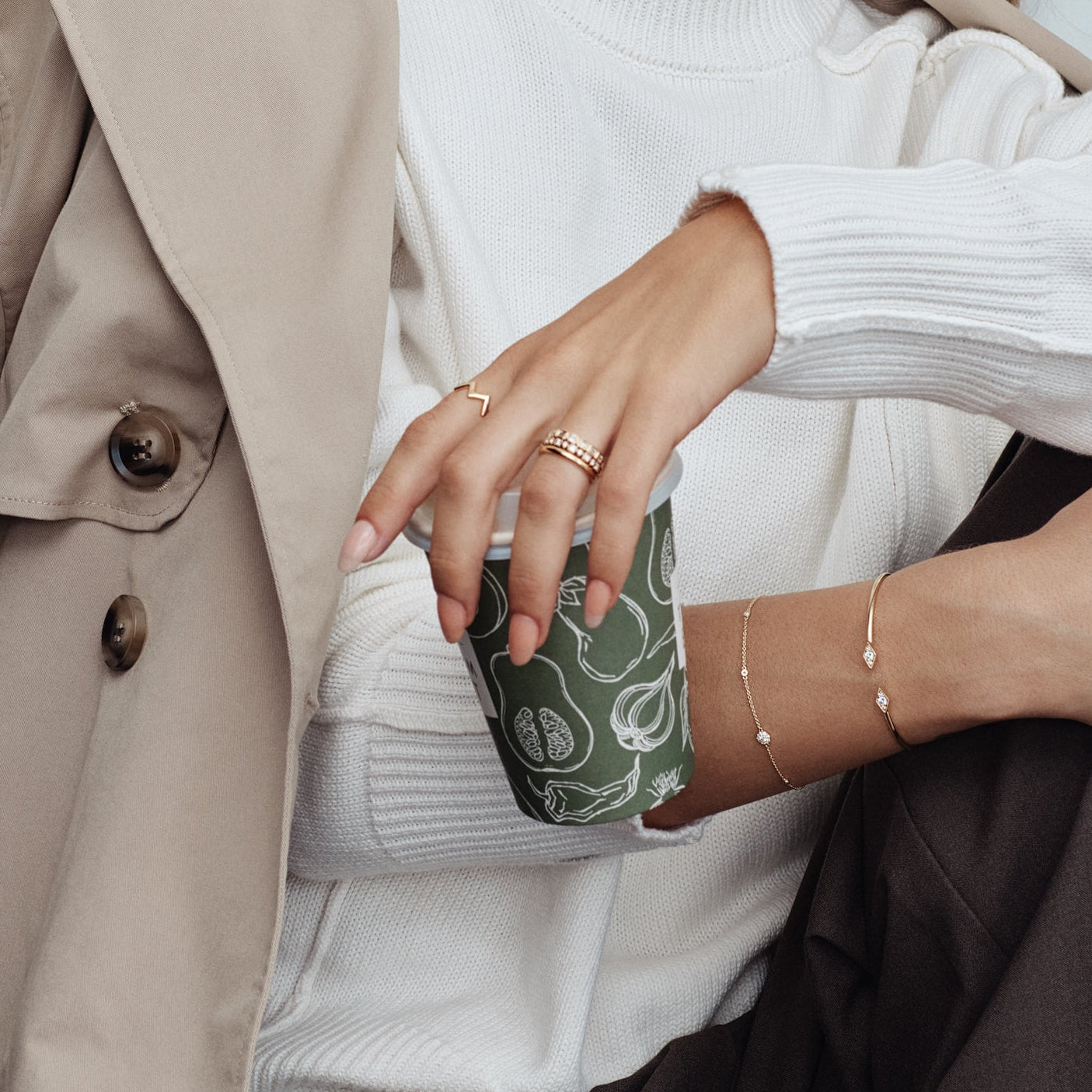 18ct yellow gold zig zag ring with modern geometric design, size M.